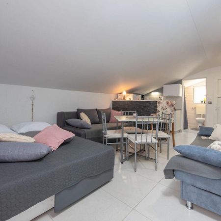 Apartments Mil - 30 M From Beach Ribarica Kültér fotó
